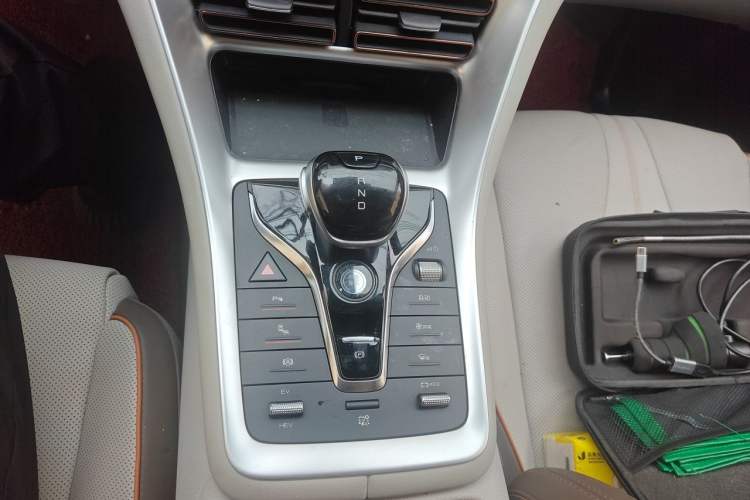 Used BYD Song Pro New Energy 2023 Champion Edition DM-i 110KM Excellence Model Gear Lever