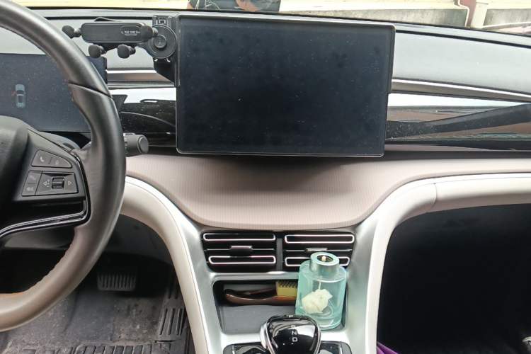 Used BYD Song Pro New Energy 2023 Champion Edition DM-i 71KM Beyond Model Audio And AC Panel
