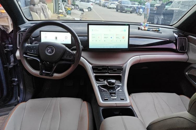 Used BYD Song Pro New Energy 2023 Champion Edition DM-i 110KM Beyond Model Center Console
