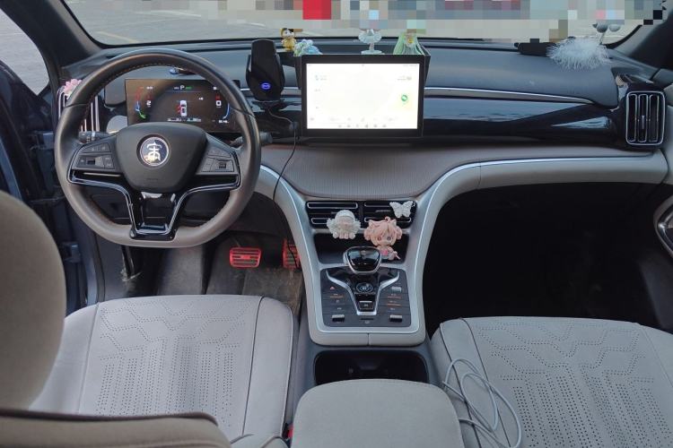Used BYD Song Pro New Energy 2023 Champion Edition DM-i 71KM Leading Model Center Console