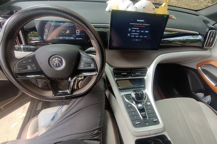 Used BYD Song Pro New Energy 2023 Champion Edition DM-i 110KM Beyond Model Center Console