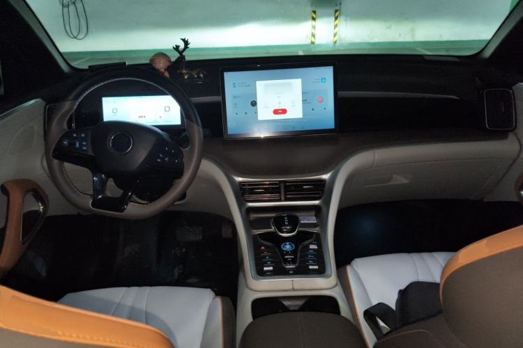 Used BYD Song Pro New Energy 2023 Champion Edition DM-i 110KM Beyond Model Center Console
