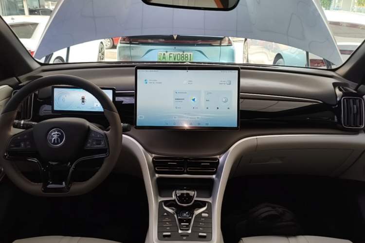 Used BYD Song Pro New Energy 2023 Champion Edition DM-i 110KM Excellence Model Center Console