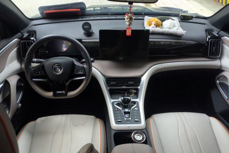 Used BYD Song Pro New Energy 2023 Champion Edition DM-i 110KM Beyond Model Center Console