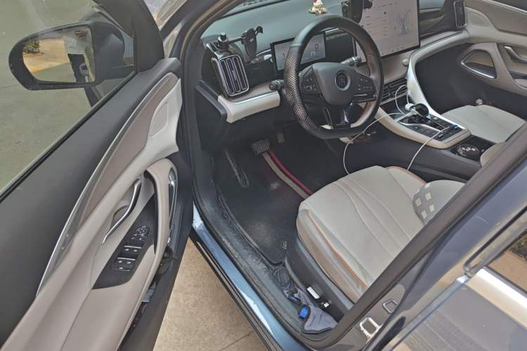 Used BYD Song Pro New Energy 2023 Champion Edition DM-i 110KM Excellence Model Driver Seat