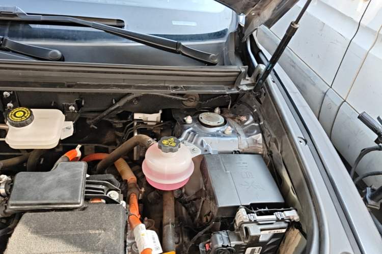 Used BYD Song Pro New Energy 2023 Champion Edition DM-i 110KM Beyond Model Engine Bay Left
