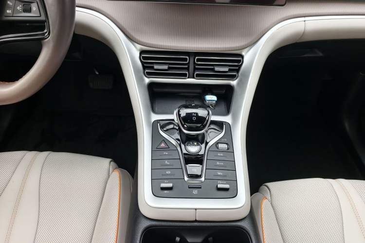 Used BYD Song Pro New Energy 2023 Champion Edition DM-i 110KM Excellence Model Gear Lever