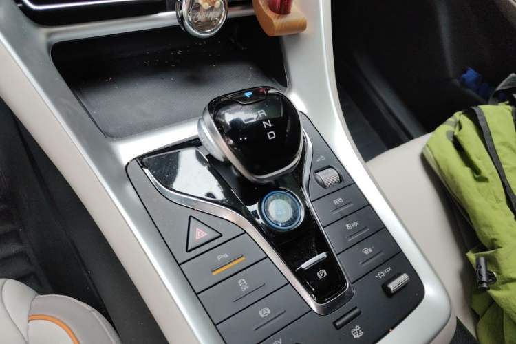 Used BYD Song Pro New Energy 2023 Champion Edition DM-i 71KM Beyond Model Gear Lever