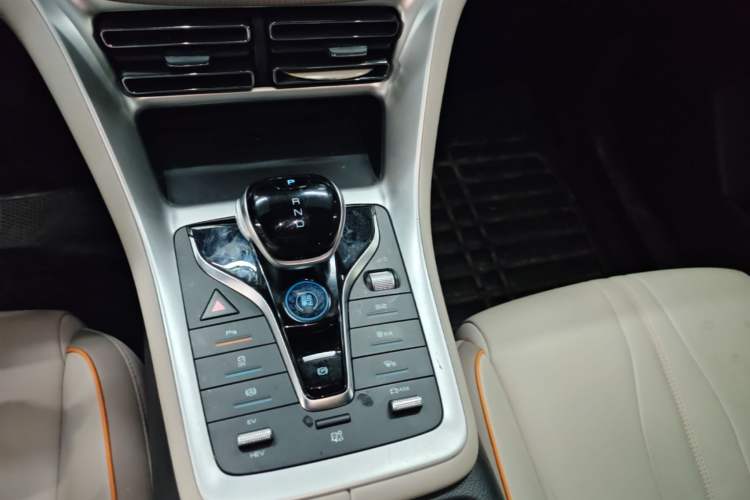 Used BYD Song Pro New Energy 2023 Champion Edition DM-i 71KM Beyond Model Gear Lever