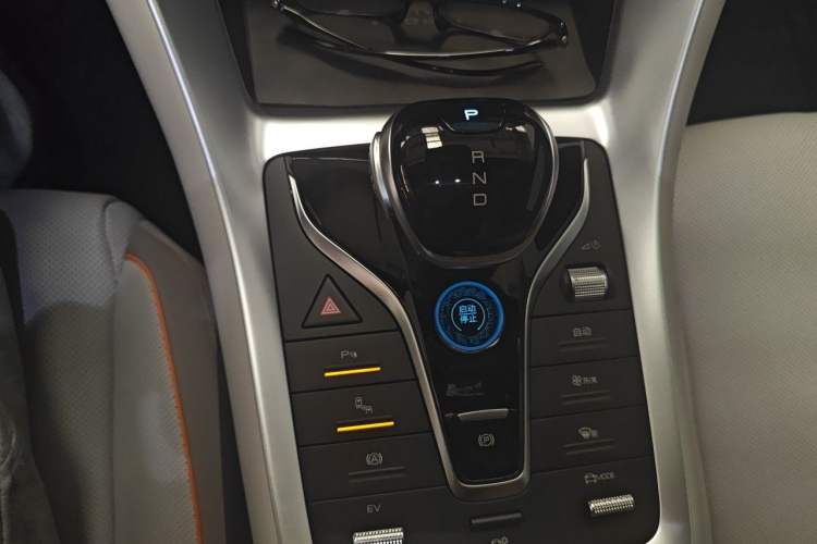 Used BYD Song Pro New Energy 2023 Champion Edition DM-i 110KM Excellence Model Gear Lever