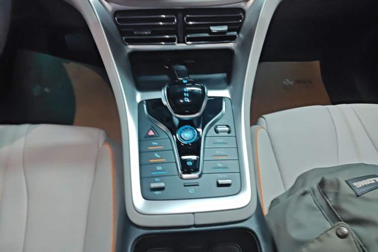 Used BYD Song Pro New Energy 2023 Champion Edition DM-i 110KM Excellence Model Gear Lever