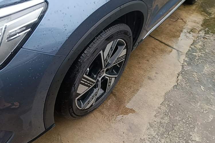 Used BYD Song Pro New Energy 2023 Champion Edition DM-i 110KM Excellence Model Left Front Wheel Hub