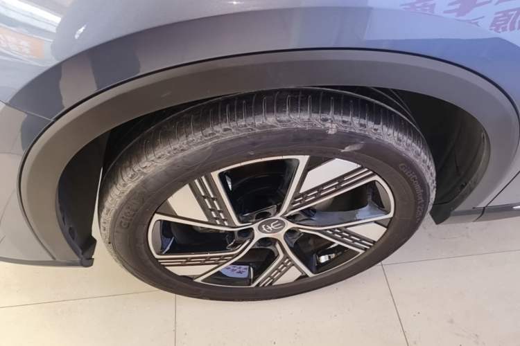 Used BYD Song Pro New Energy 2023 Champion Edition DM-i 110KM Excellence Model Left Front Wheel Hub
