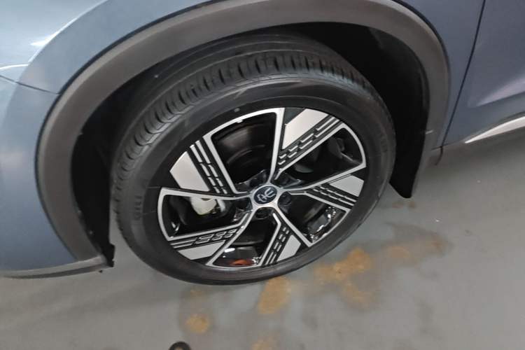 Used BYD Song Pro New Energy 2023 Champion Edition DM-i 110KM Excellence Model Left Front Wheel Hub