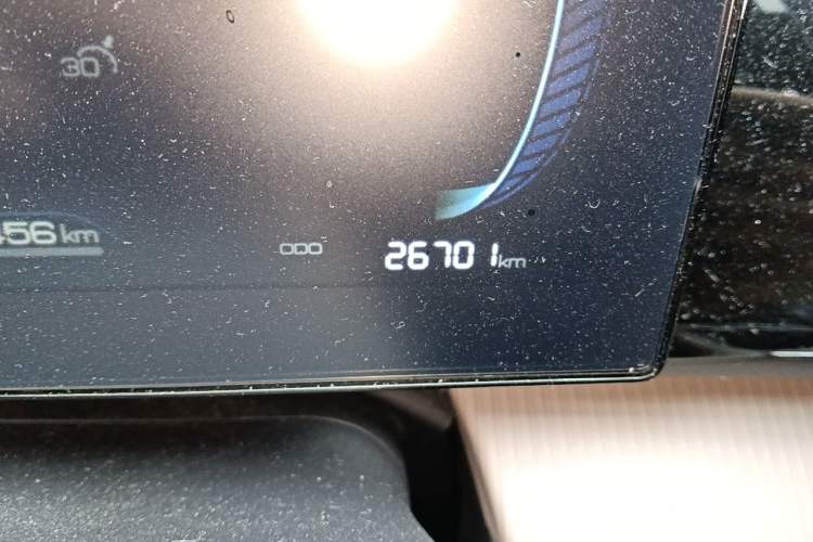 Used BYD Song Pro New Energy 2023 Champion Edition DM-i 71KM Beyond Model Odometer Close Up