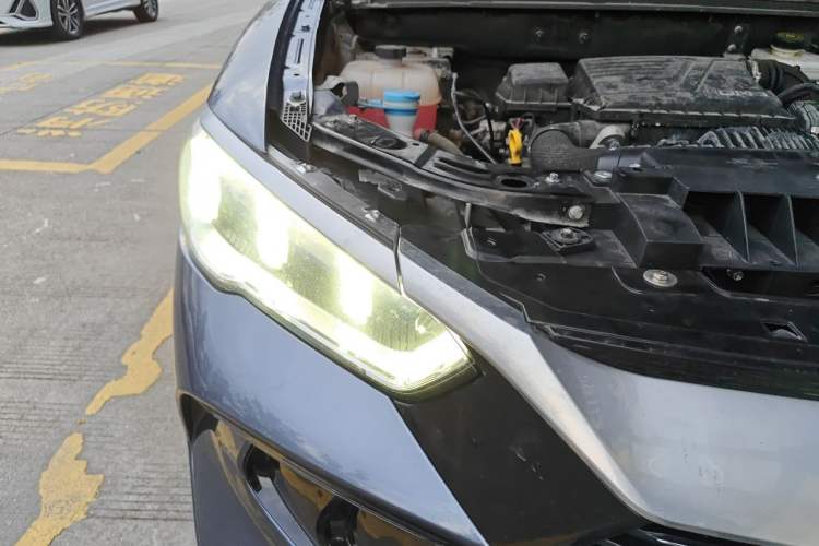 Used BYD Song Pro New Energy 2023 Champion Edition DM-i 110KM Beyond Model Right Front Headlight