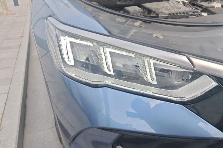 Used BYD Song Pro New Energy 2023 Champion Edition DM-i 110KM Beyond Model Right Front Headlight