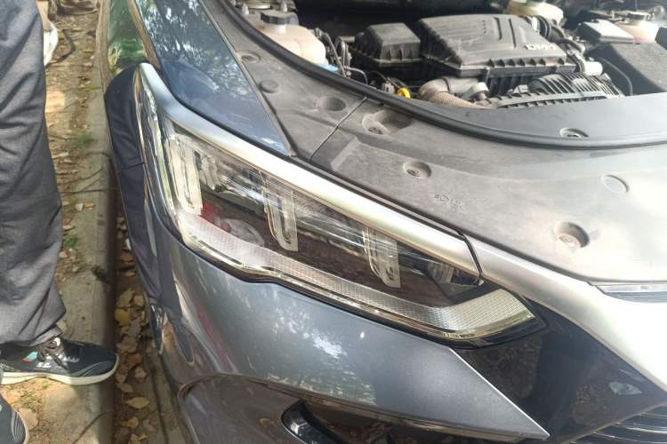 Used BYD Song Pro New Energy 2023 Champion Edition DM-i 110KM Beyond Model Right Front Headlight