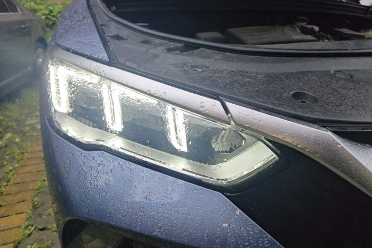 Used BYD Song Pro New Energy 2023 Champion Edition DM-i 71KM Beyond Model Right Front Headlight