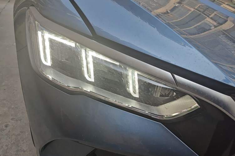 Used BYD Song Pro New Energy 2023 Champion Edition DM-i 110KM Excellence Model Right Front Headlight