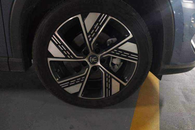 Used BYD Song Pro New Energy 2023 Champion Edition DM-i 110KM Beyond Model Right Front Wheel Hub