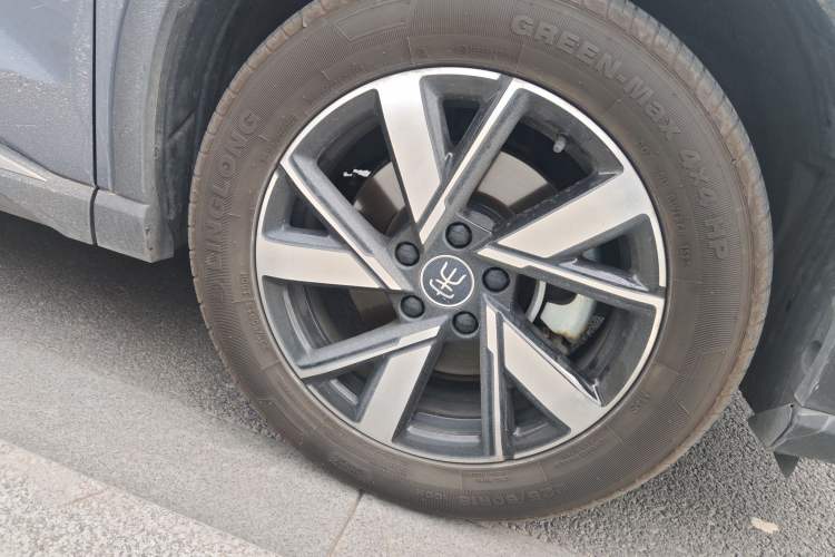 Used BYD Song Pro New Energy 2023 Champion Edition DM-i 110KM Beyond Model Right Front Wheel Hub