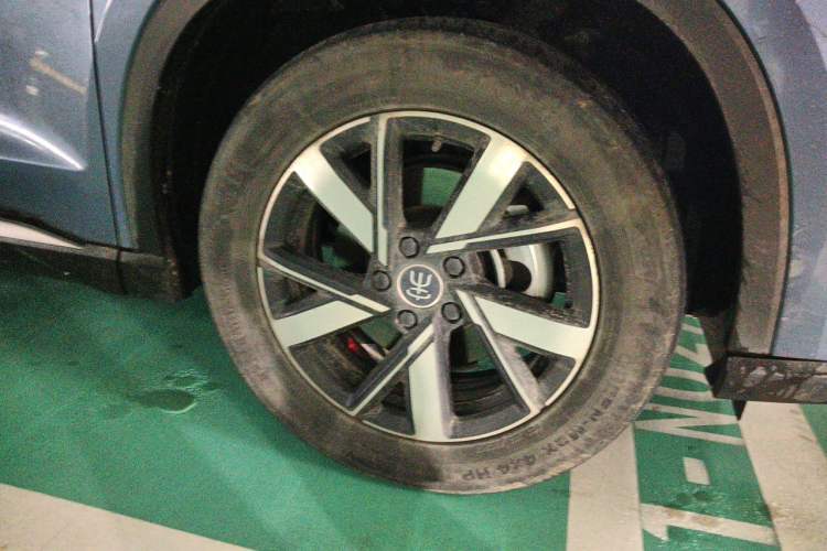 Used BYD Song Pro New Energy 2023 Champion Edition DM-i 110KM Beyond Model Right Front Wheel Hub