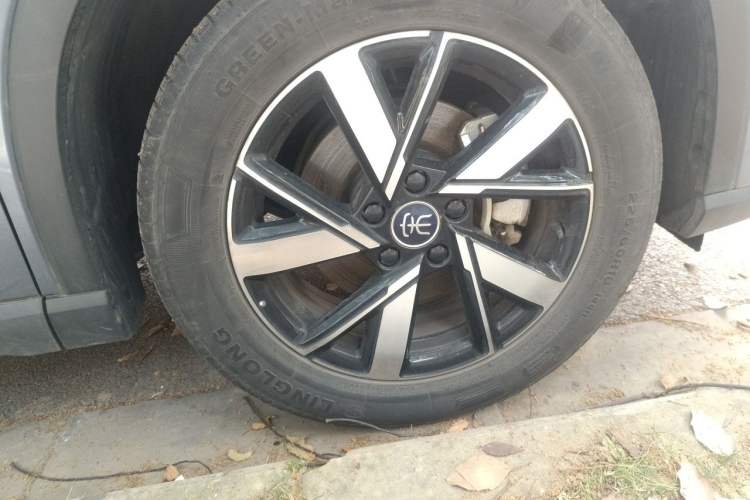 Used BYD Song Pro New Energy 2023 Champion Edition DM-i 110KM Beyond Model Right Front Wheel Hub