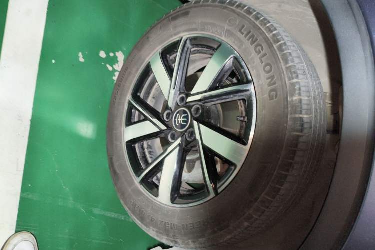Used BYD Song Pro New Energy 2023 Champion Edition DM-i 110KM Beyond Model Right Front Wheel Hub