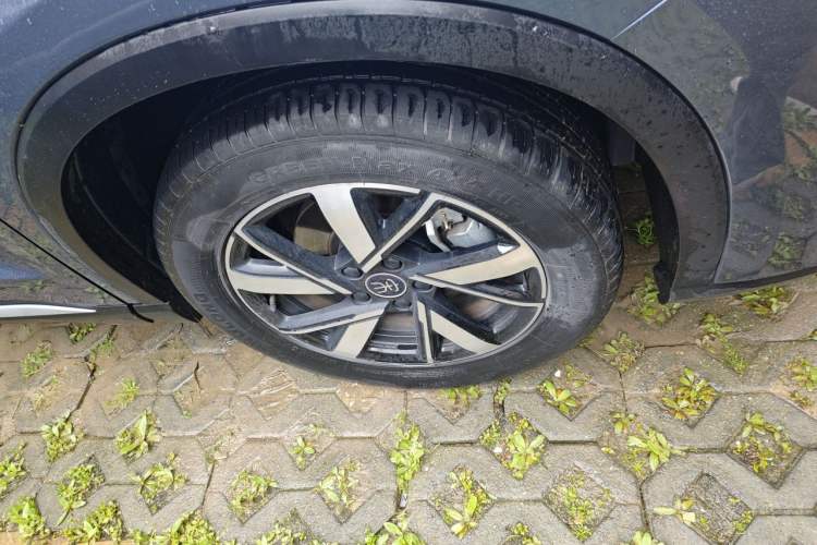 Used BYD Song Pro New Energy 2023 Champion Edition DM-i 71KM Beyond Model Right Front Wheel Hub