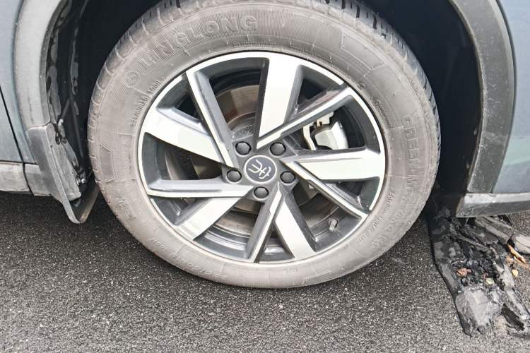 Used BYD Song Pro New Energy 2023 Champion Edition DM-i 71KM Beyond Model Right Front Wheel Hub