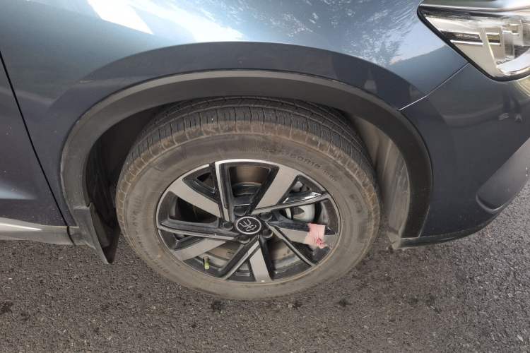 Used BYD Song Pro New Energy 2023 Champion Edition DM-i 71KM Beyond Model Right Front Wheel Hub