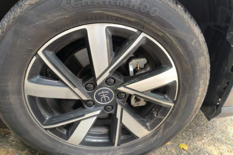 Used BYD Song Pro New Energy 2023 Champion Edition DM-i 110KM Beyond Model Right Front Wheel Hub