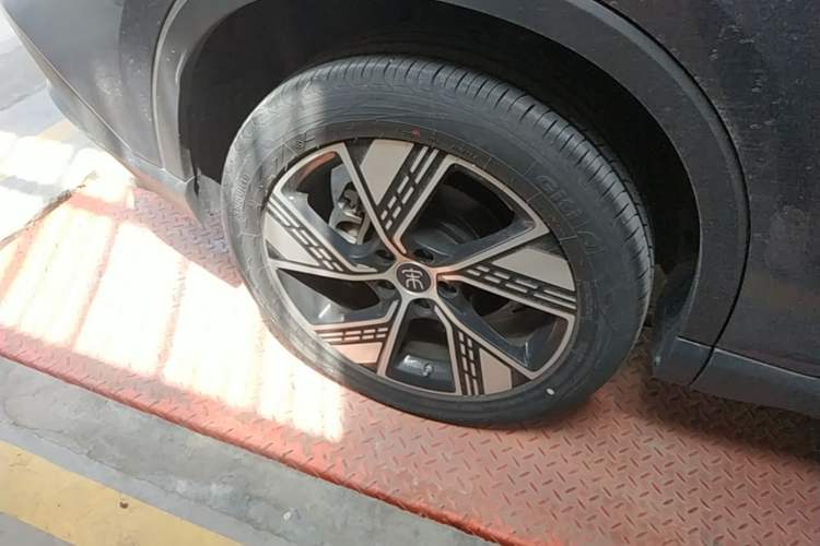 Used BYD Song Pro New Energy 2023 Champion Edition DM-i 110KM Excellence Model Right Rear Wheel Hub