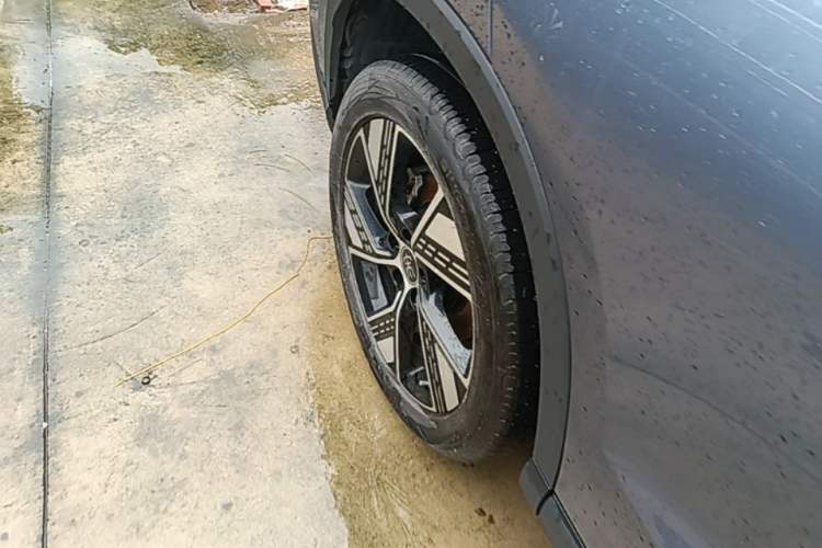 Used BYD Song Pro New Energy 2023 Champion Edition DM-i 110KM Excellence Model Right Rear Wheel Hub