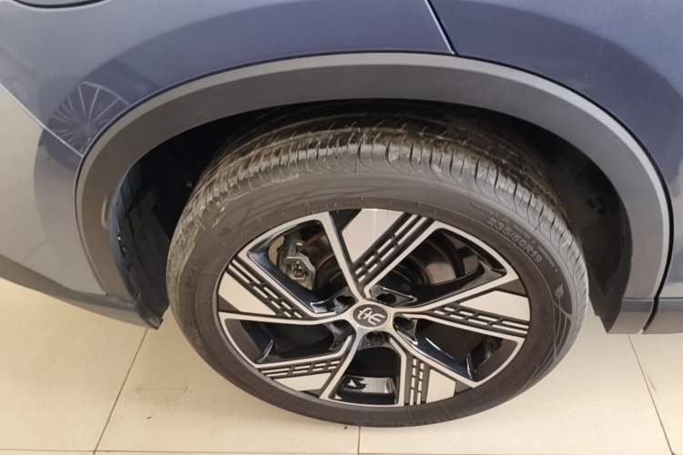 Used BYD Song Pro New Energy 2023 Champion Edition DM-i 110KM Excellence Model Right Rear Wheel Hub