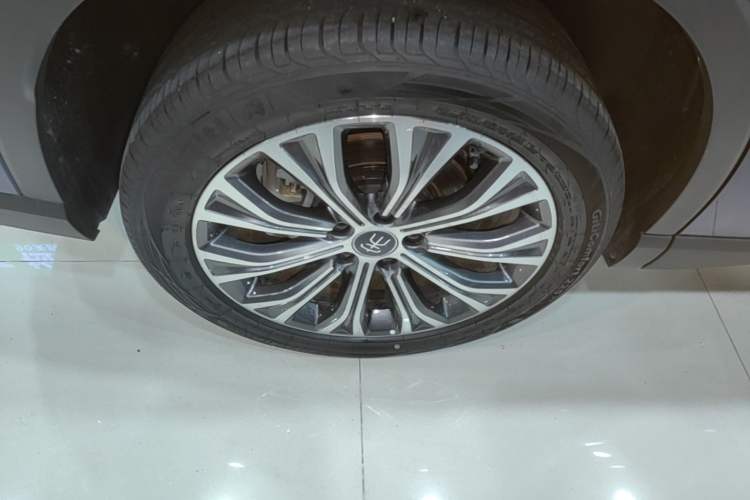 Used BYD Song Pro New Energy 2023 Champion Edition DM-i 110KM Excellence Model Right Rear Wheel Hub