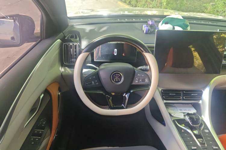 Used BYD Song Pro New Energy 2023 Champion Edition DM-i 110KM Excellence Model Steering Wheel