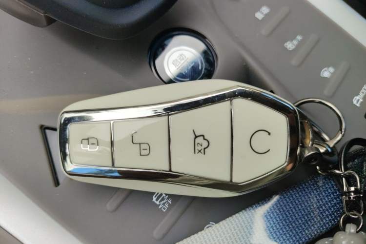 Used BYD Song Pro New Energy 2023 Champion Edition DM-i 71KM Navigation Model Vehicle Key