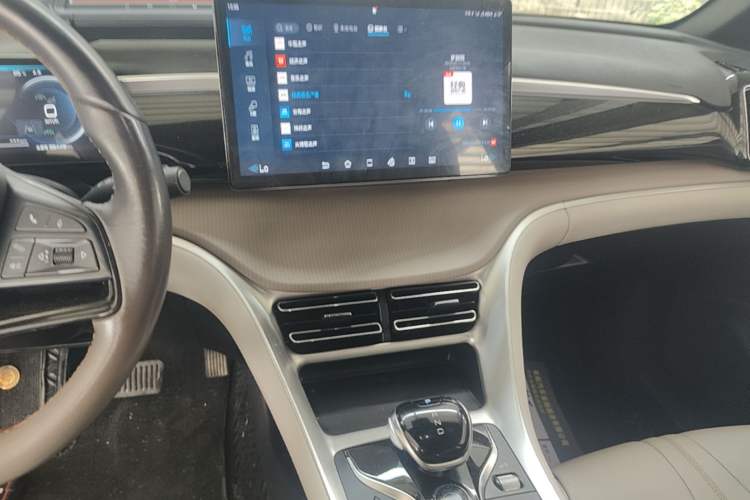 Used BYD Song Pro New Energy 2023 Champion Edition DM-i 110KM Beyond Model Audio And AC Panel
