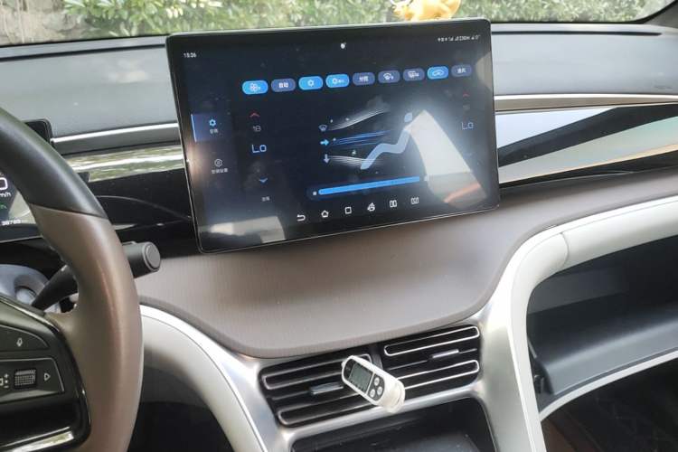 Used BYD Song Pro New Energy 2023 Champion Edition DM-i 110KM Beyond Model Audio And AC Panel