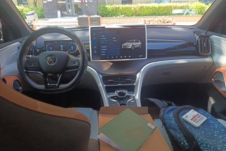 Used BYD Song Pro New Energy 2023 Champion Edition DM-i 110KM Excellence Model Center Console