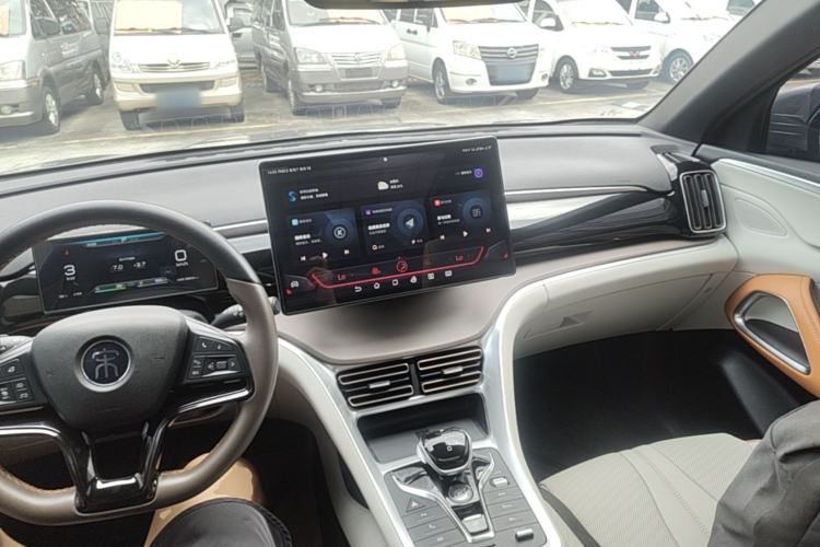 Used BYD Song Pro New Energy 2023 Champion Edition DM-i 110KM Excellence Model Center Console
