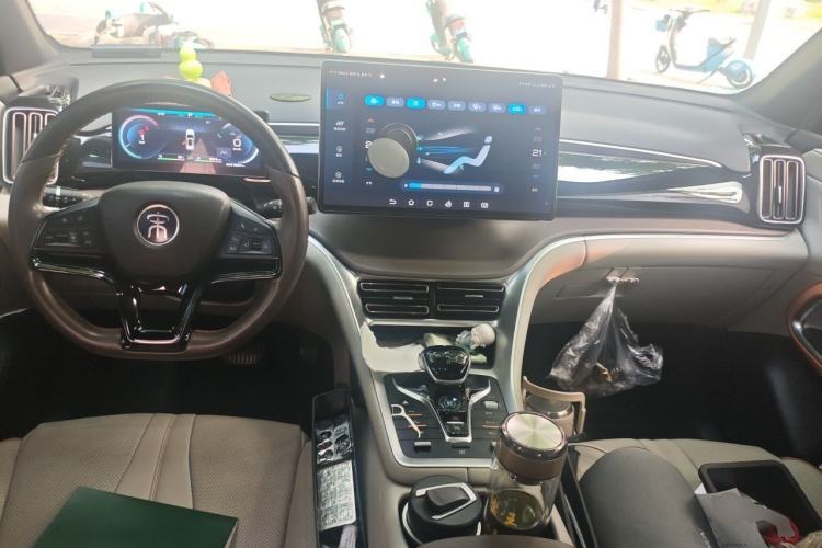 Used BYD Song Pro New Energy 2023 Champion Edition DM-i 110KM Excellence Model Center Console