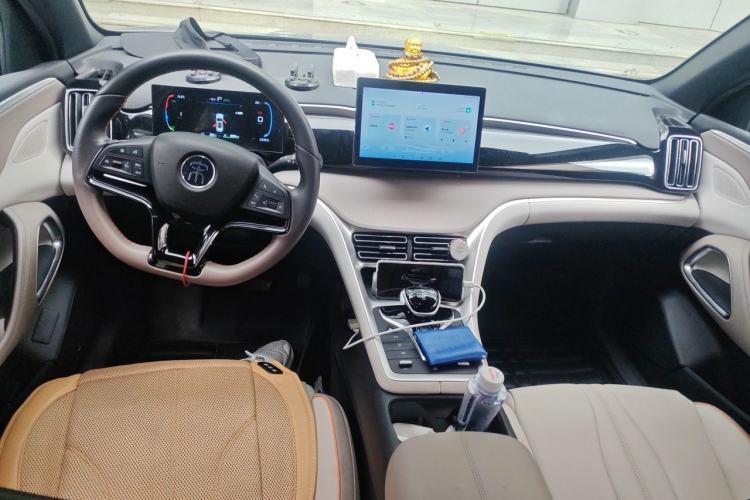 Used BYD Song Pro New Energy 2023 Champion Edition DM-i 71KM Leading Model Center Console