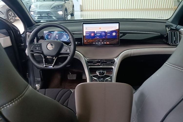 Used BYD Song Pro New Energy 2023 Champion Edition DM-i 110KM Beyond Model Center Console