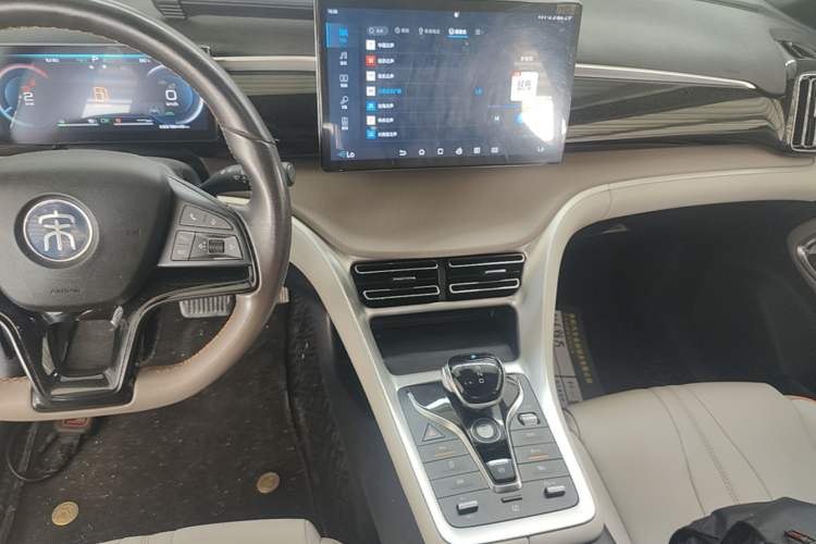 Used BYD Song Pro New Energy 2023 Champion Edition DM-i 110KM Beyond Model Center Console