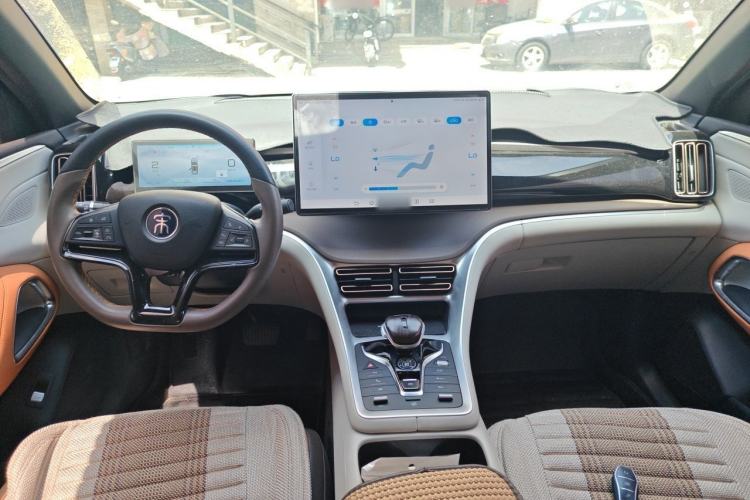 Used BYD Song Pro New Energy 2023 Champion Edition DM-i 110KM Excellence Model Center Console
