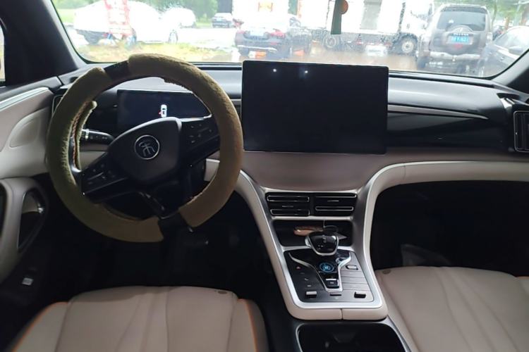 Used BYD Song Pro New Energy 2023 Champion Edition DM-i 110KM Excellence Model Center Console