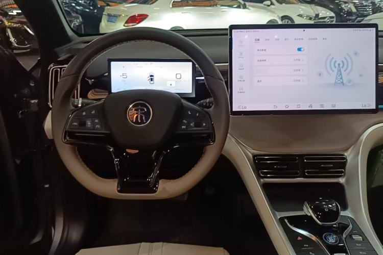 Used BYD Song Pro New Energy 2023 Champion Edition DM-i 110KM Excellence Model Center Console